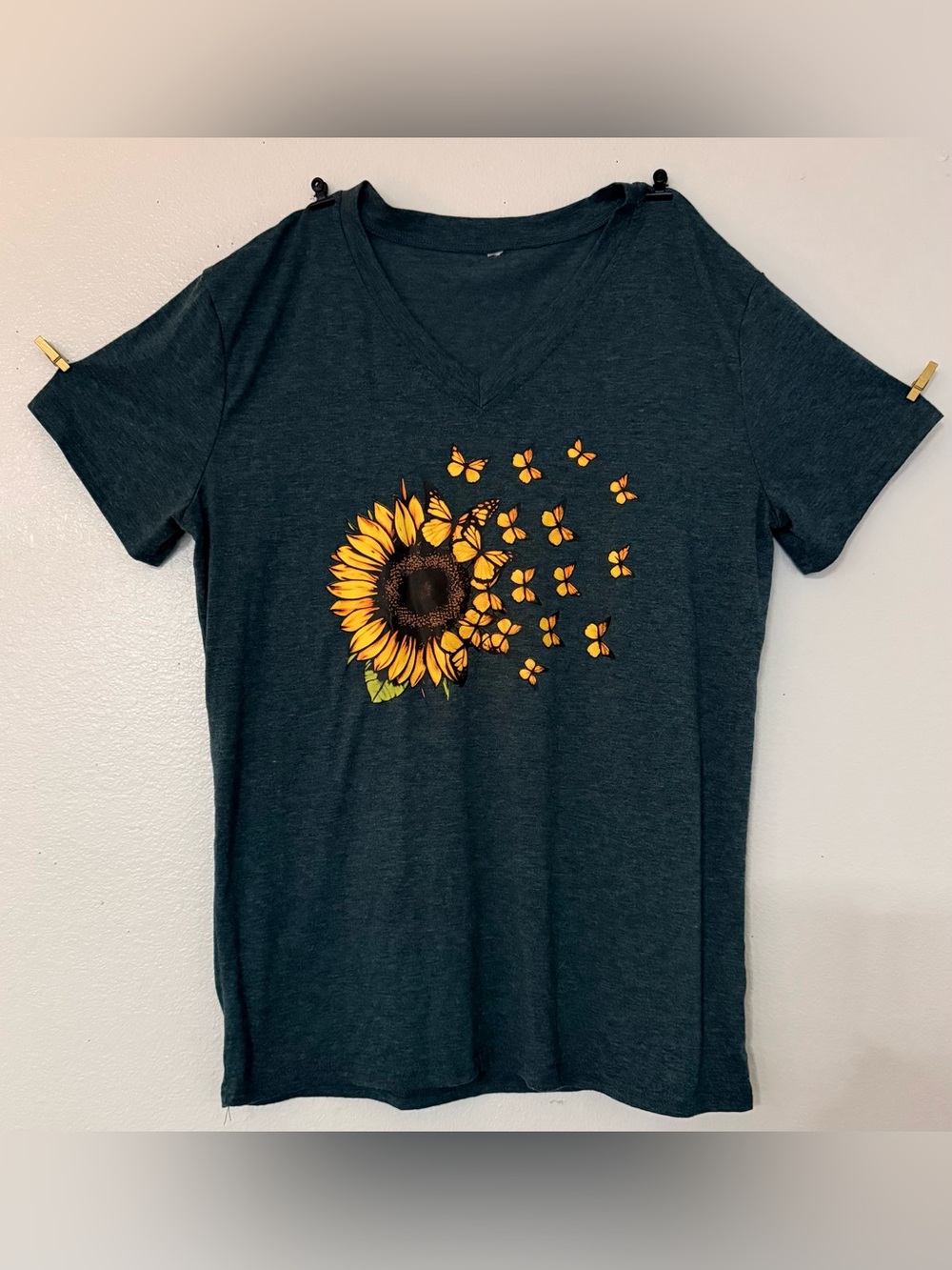 Sunflower Butterfly Graphic V-Neck Tee Green Size L